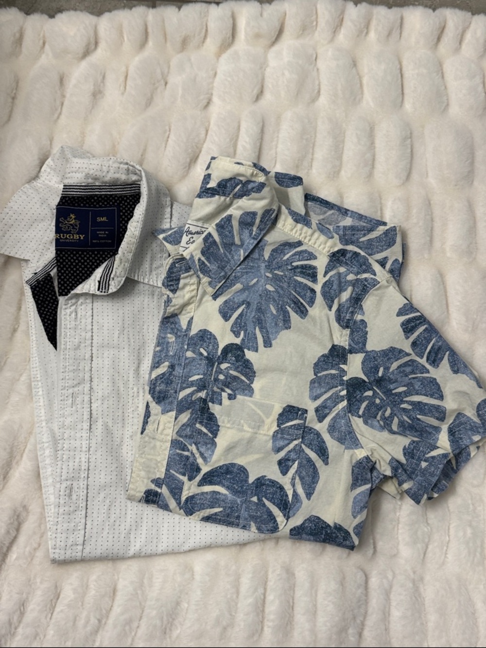 American Eagle 2 short sleeved button down spring 🌸 summer ☀️ mens shirts